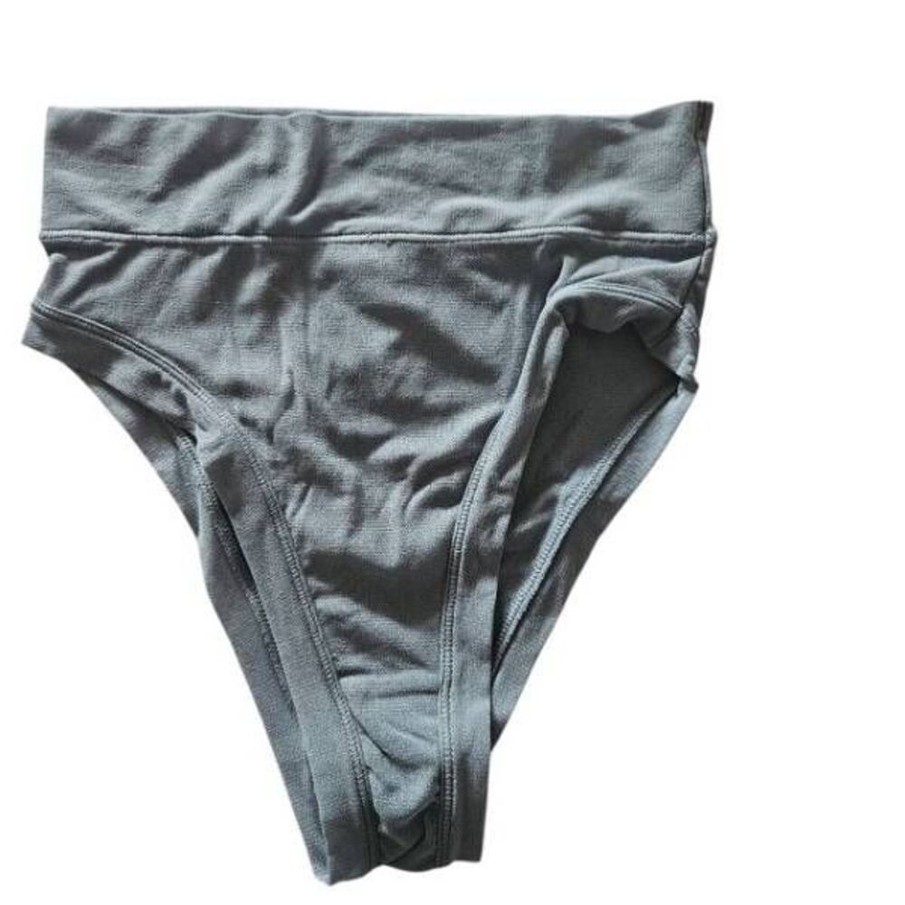 SKIMS HI CUT‎ PANTY NWT